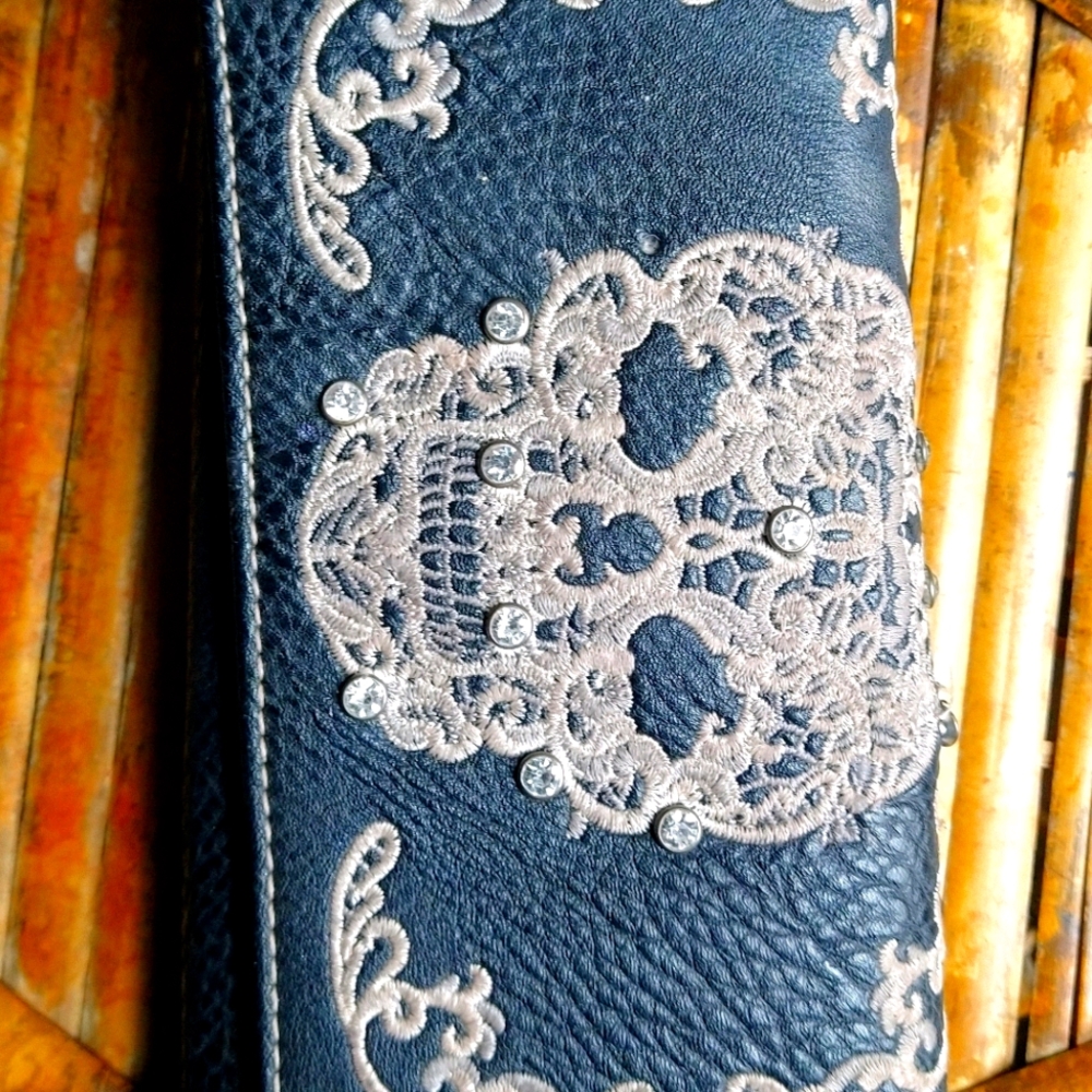 Women's Skullcandy wallet